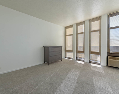 6700 S South Shore Drive - Photo Thumbnail 13