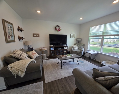 1033 Atterberg Road - Photo Thumbnail 5