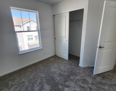 1033 Atterberg Road - Photo Thumbnail 6