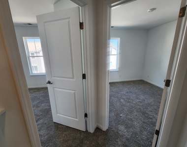 1033 Atterberg Road - Photo Thumbnail 12