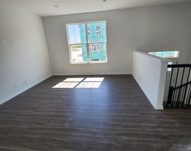 1033 Atterberg Road - Photo Thumbnail 14