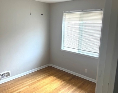 18006 Wentworth Avenue - Photo Thumbnail 4