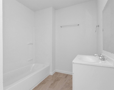 16016 Green Manor Drive - Photo Thumbnail 12