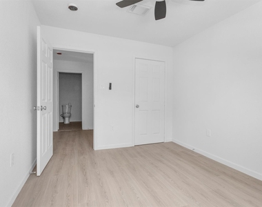 16016 Green Manor Drive - Photo Thumbnail 10