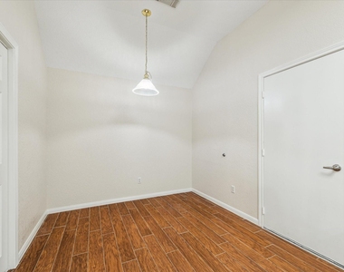 2806 Crescent Star Road - Photo Thumbnail 10
