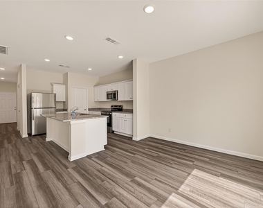 31247 Williams Landing St - Photo Thumbnail 14