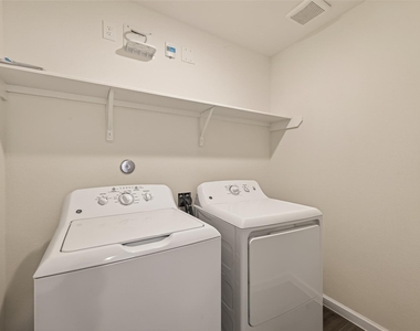 31247 Williams Landing St - Photo Thumbnail 24