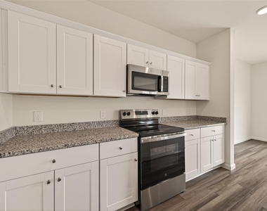 31247 Williams Landing St - Photo Thumbnail 17