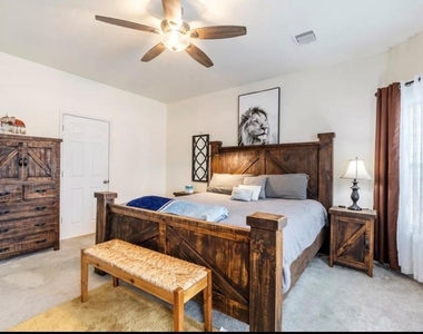 30915 E Lost Creek Boulevard - Photo Thumbnail 6