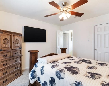 30915 E Lost Creek Boulevard - Photo Thumbnail 8