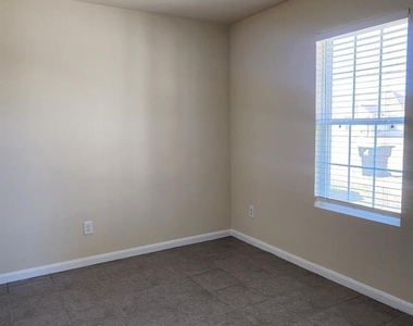 8421 W 1st Street - Photo Thumbnail 10