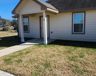 8421 W 1st Street - Photo Thumbnail 4