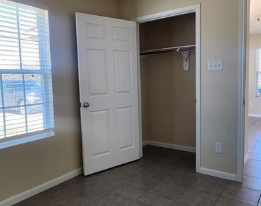8421 W 1st Street - Photo Thumbnail 9