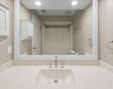 800 N San Jacinto - Photo Thumbnail 36