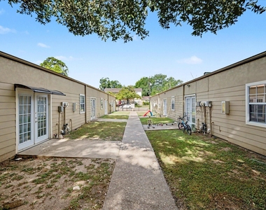 800 N San Jacinto - Photo Thumbnail 5