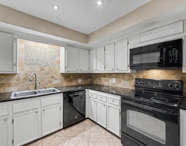 800 N San Jacinto - Photo Thumbnail 6