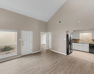 800 N San Jacinto - Photo Thumbnail 12