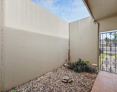 800 N San Jacinto - Photo Thumbnail 3