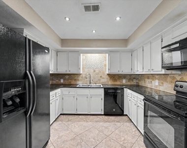 800 N San Jacinto - Photo Thumbnail 8