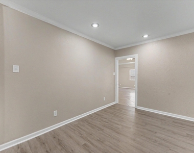 800 N San Jacinto - Photo Thumbnail 22