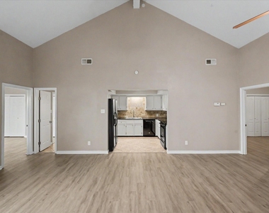 800 N San Jacinto - Photo Thumbnail 16
