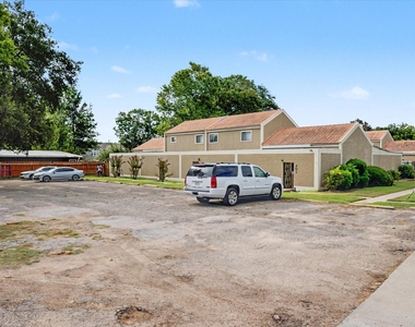 800 N San Jacinto - Photo Thumbnail 46
