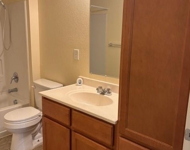 619 N Vionett Lane - Photo Thumbnail 14