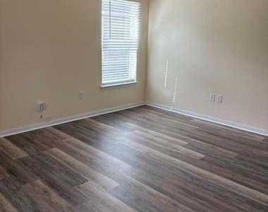 619 N Vionett Lane - Photo Thumbnail 18