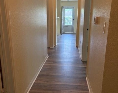 619 N Vionett Lane - Photo Thumbnail 13