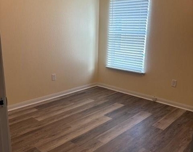 619 N Vionett Lane - Photo Thumbnail 11