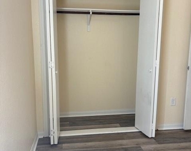 619 N Vionett Lane - Photo Thumbnail 12