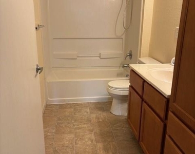 619 N Vionett Lane - Photo Thumbnail 15