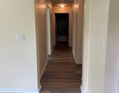 619 N Vionett Lane - Photo Thumbnail 2