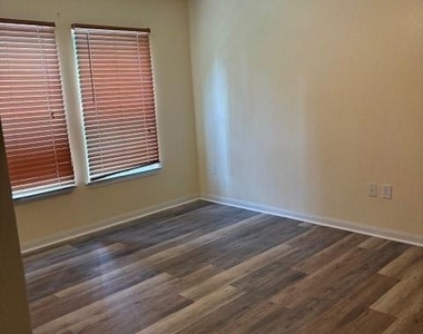 619 N Vionett Lane - Photo Thumbnail 17