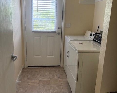 619 N Vionett Lane - Photo Thumbnail 8