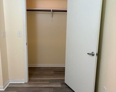 619 N Vionett Lane - Photo Thumbnail 10