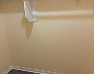 619 N Vionett Lane - Photo Thumbnail 21