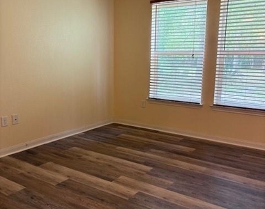 619 N Vionett Lane - Photo Thumbnail 9