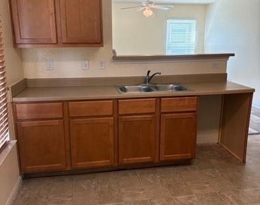619 N Vionett Lane - Photo Thumbnail 4