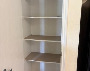 619 N Vionett Lane - Photo Thumbnail 7