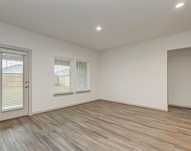 3418 Lake Landing Ln - Photo Thumbnail 12