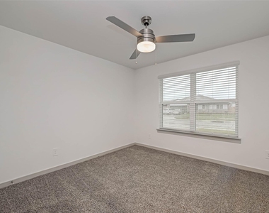 3418 Lake Landing Ln - Photo Thumbnail 33