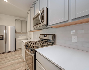 3418 Lake Landing Ln - Photo Thumbnail 22