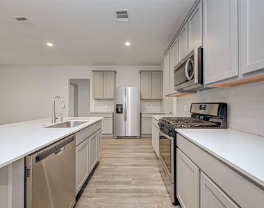 3418 Lake Landing Ln - Photo Thumbnail 21