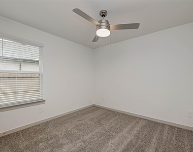 3418 Lake Landing Ln - Photo Thumbnail 29