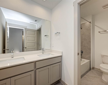 3418 Lake Landing Ln - Photo Thumbnail 35
