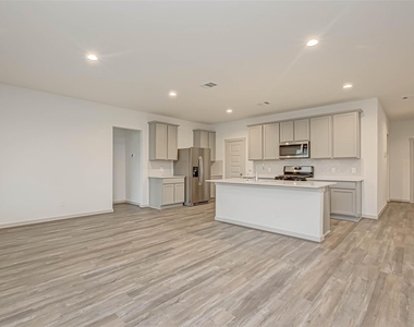 3418 Lake Landing Ln - Photo Thumbnail 19