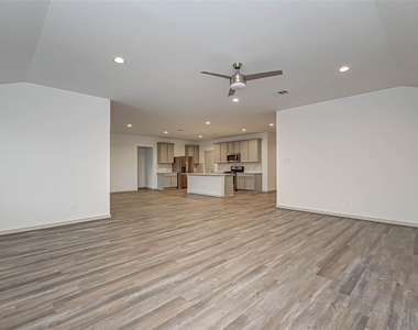 3418 Lake Landing Ln - Photo Thumbnail 15