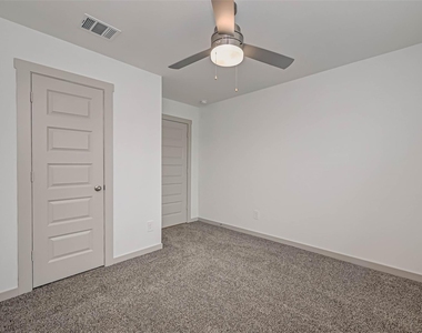 3418 Lake Landing Ln - Photo Thumbnail 32