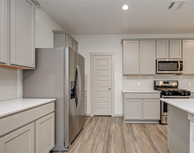 3418 Lake Landing Ln - Photo Thumbnail 26